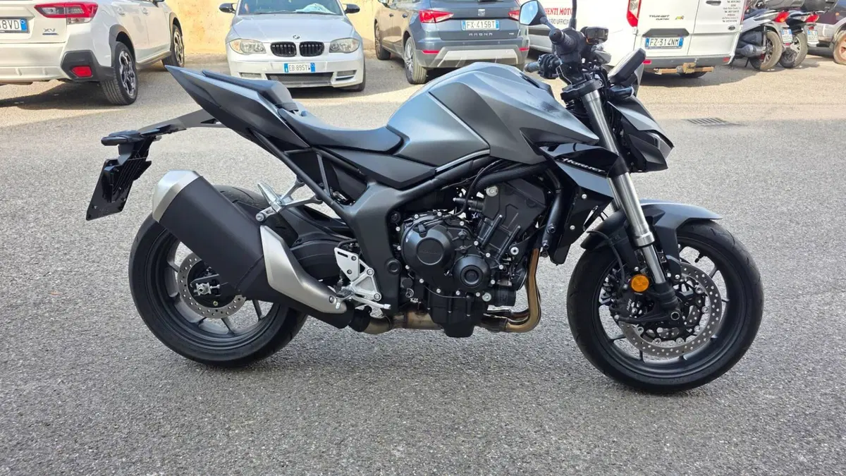 Honda CB 1000 Hornet (2025 - 26) (4)