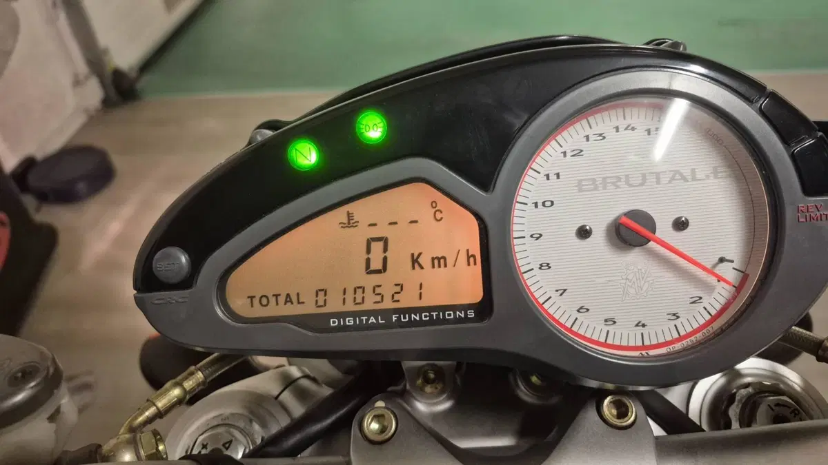 MV Agusta Brutale 910 S (2005 - 11) (7)