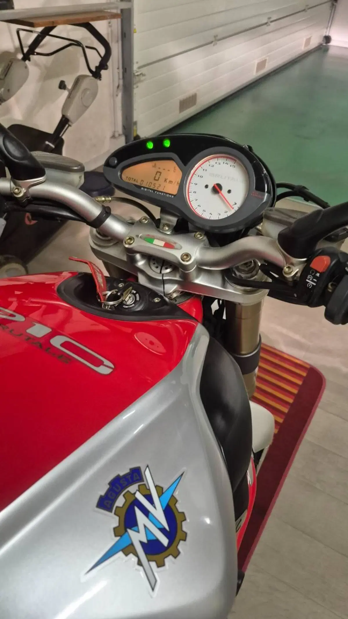 MV Agusta Brutale 910 S (2005 - 11) (8)