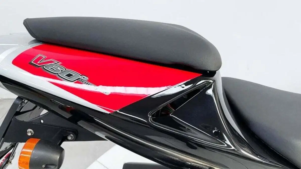 Aprilia RSV 1000 (2000 - 01) (11)