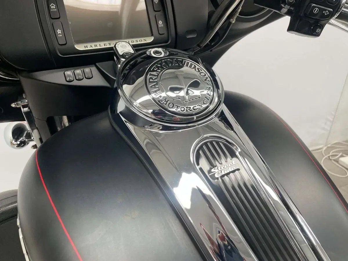 Harley-Davidson 1690 Street Glide Special (2014 - 16) - FLHX (9)