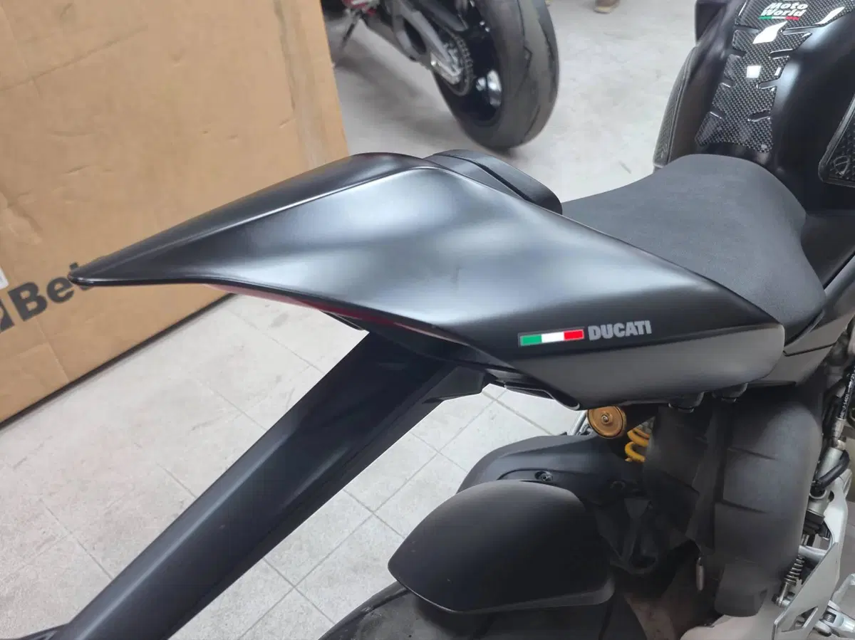 Ducati Streetfighter V4 1100 S (2021 - 22) (7)