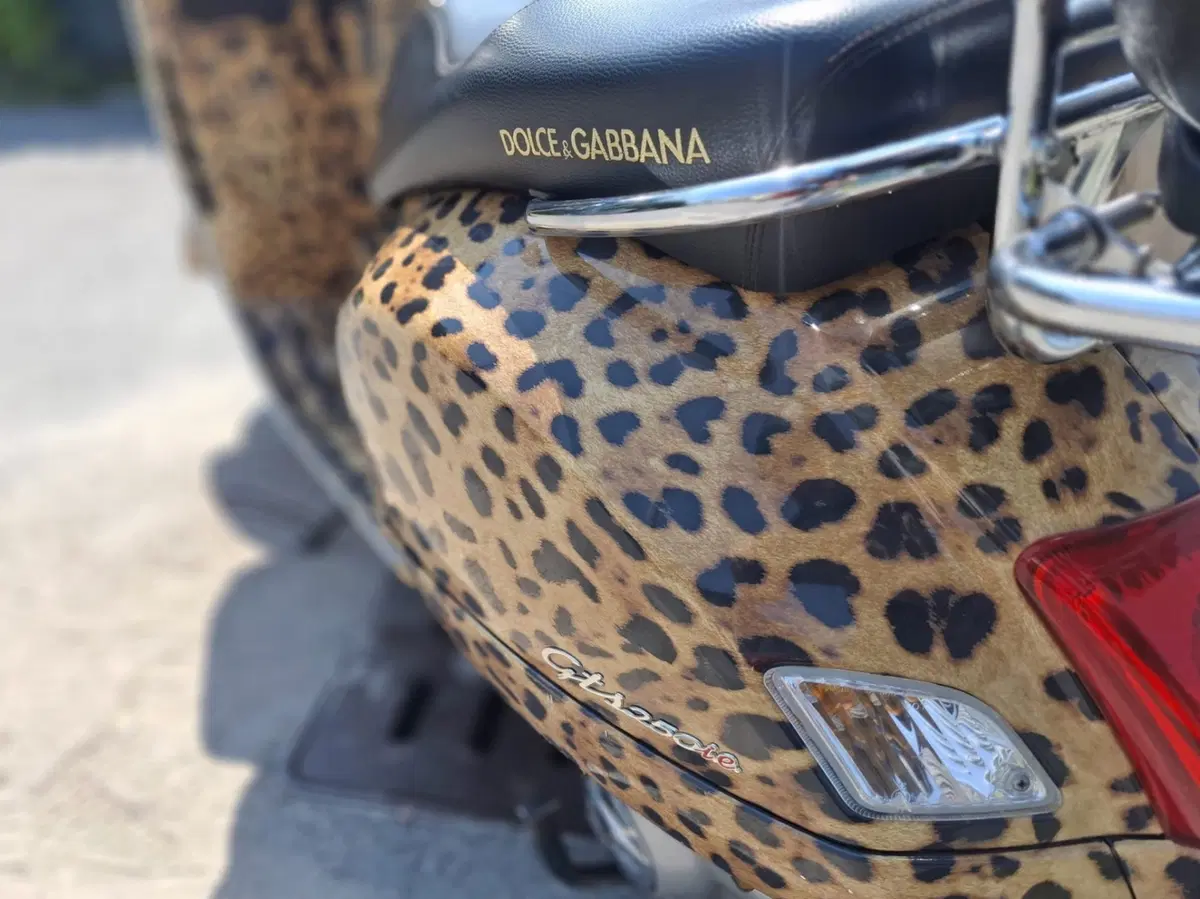 La Vespa di Stefano Gabbana va all'asta: prezzo da record per un'icona di stile italiana (6)