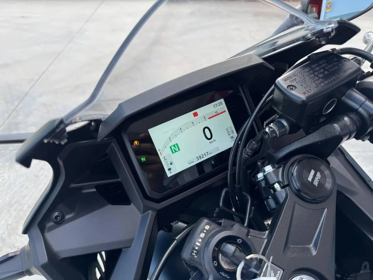Honda CBR 500 R (2024 - 25) (4)