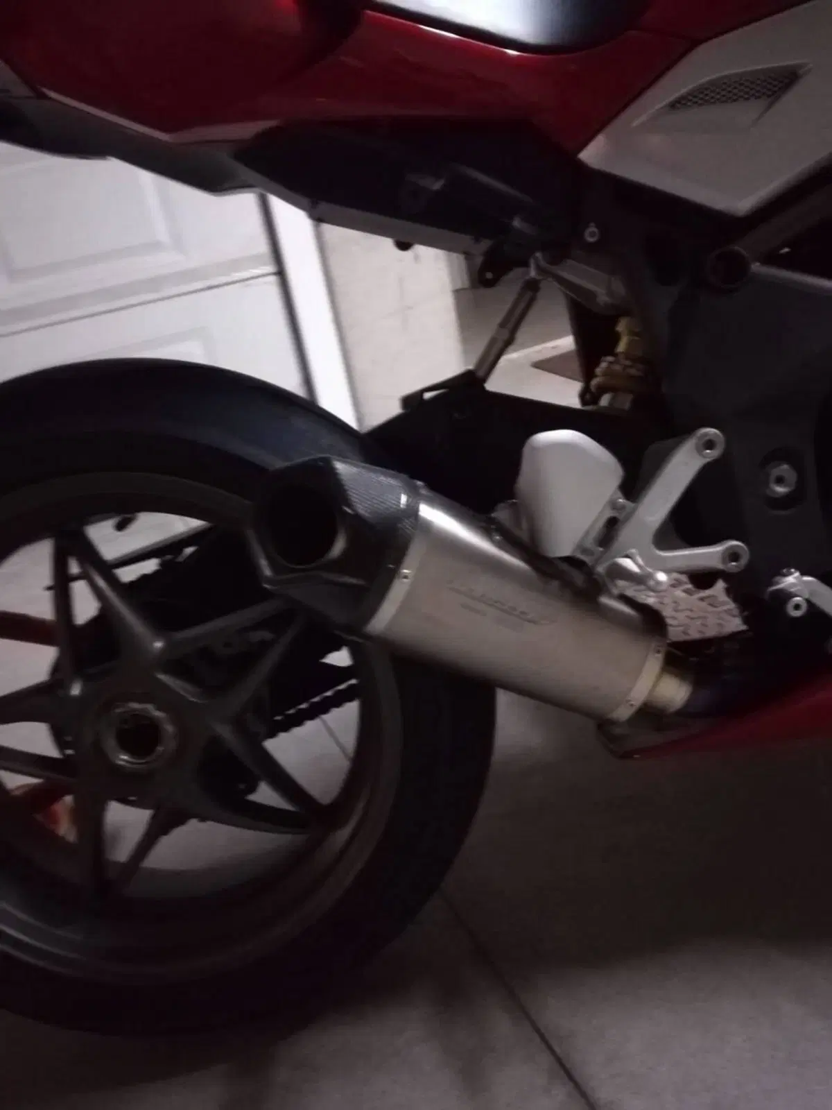 MV Agusta Brutale 990 R (2009 - 12) (4)