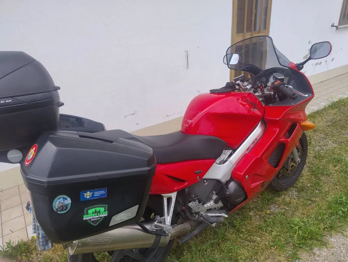 Honda VFR 800 (1998 - 01) (6)