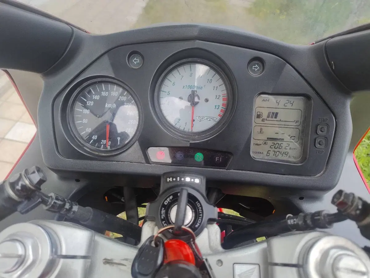 Honda VFR 800 (1998 - 01) (7)