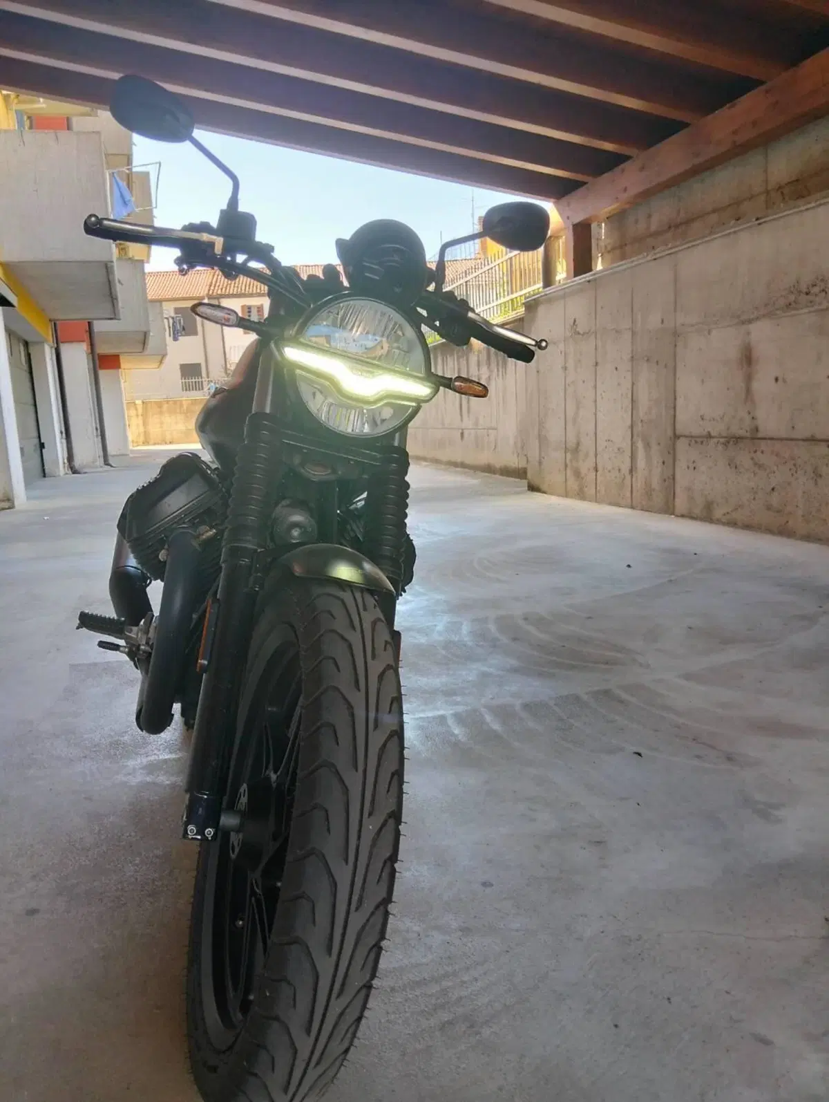 Moto Guzzi V7 Stone (2021 - 24)
