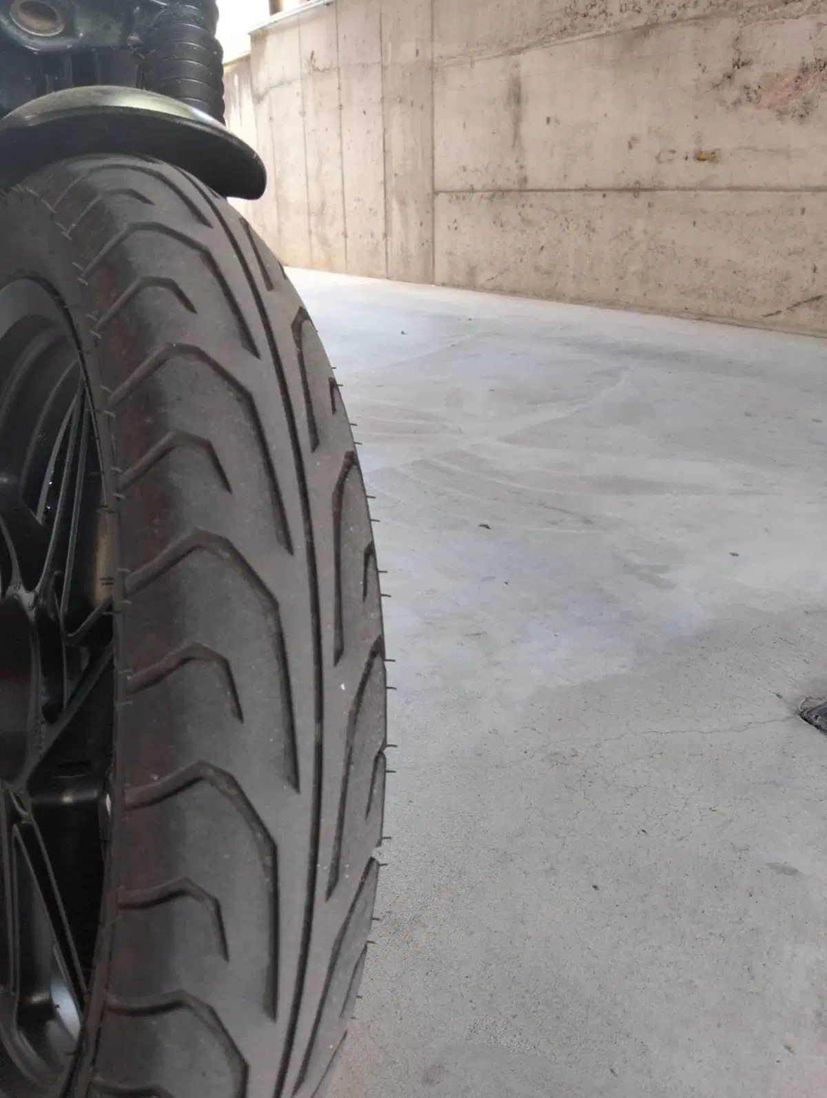 Moto Guzzi V7 Stone (2021 - 24) (3)