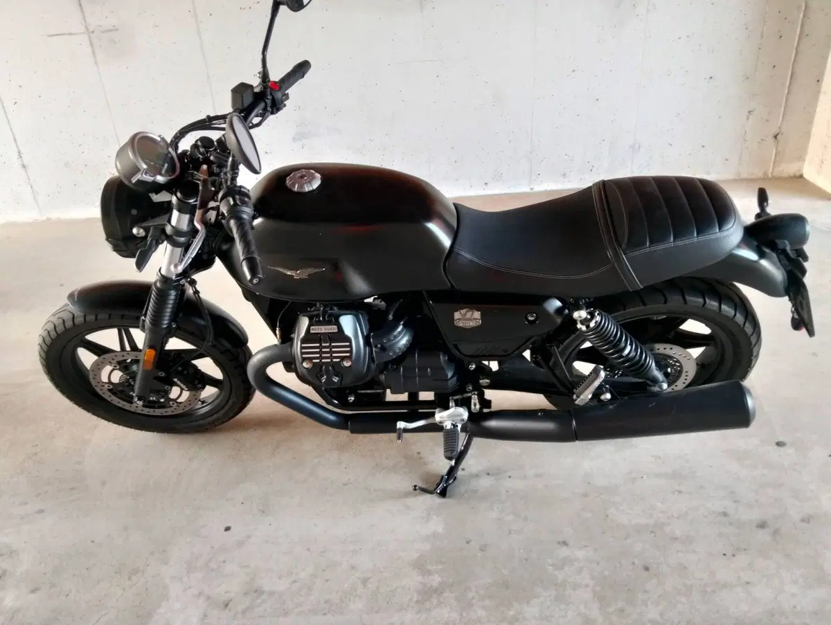 Moto Guzzi V7 Stone (2021 - 24) (5)
