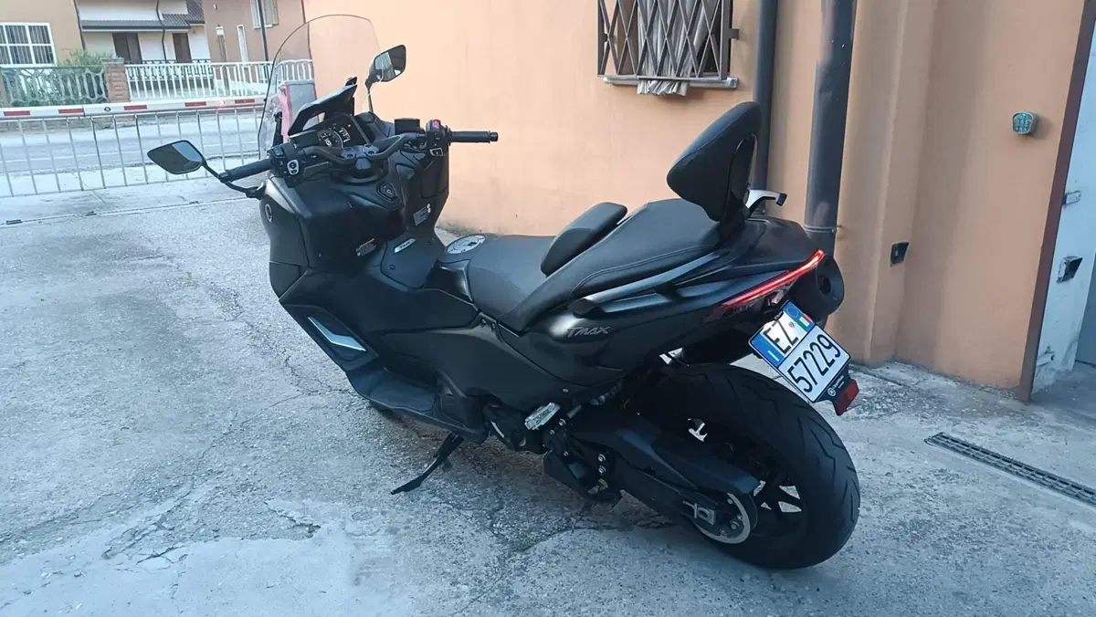 Yamaha T-Max 560 (2022 - 24) (7)