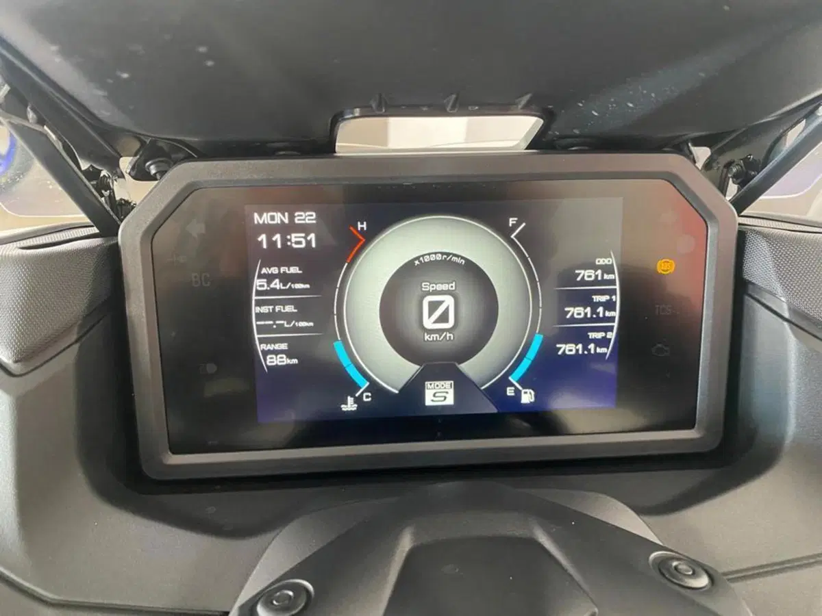 Yamaha T-Max 560 (2025 - 26) (3)