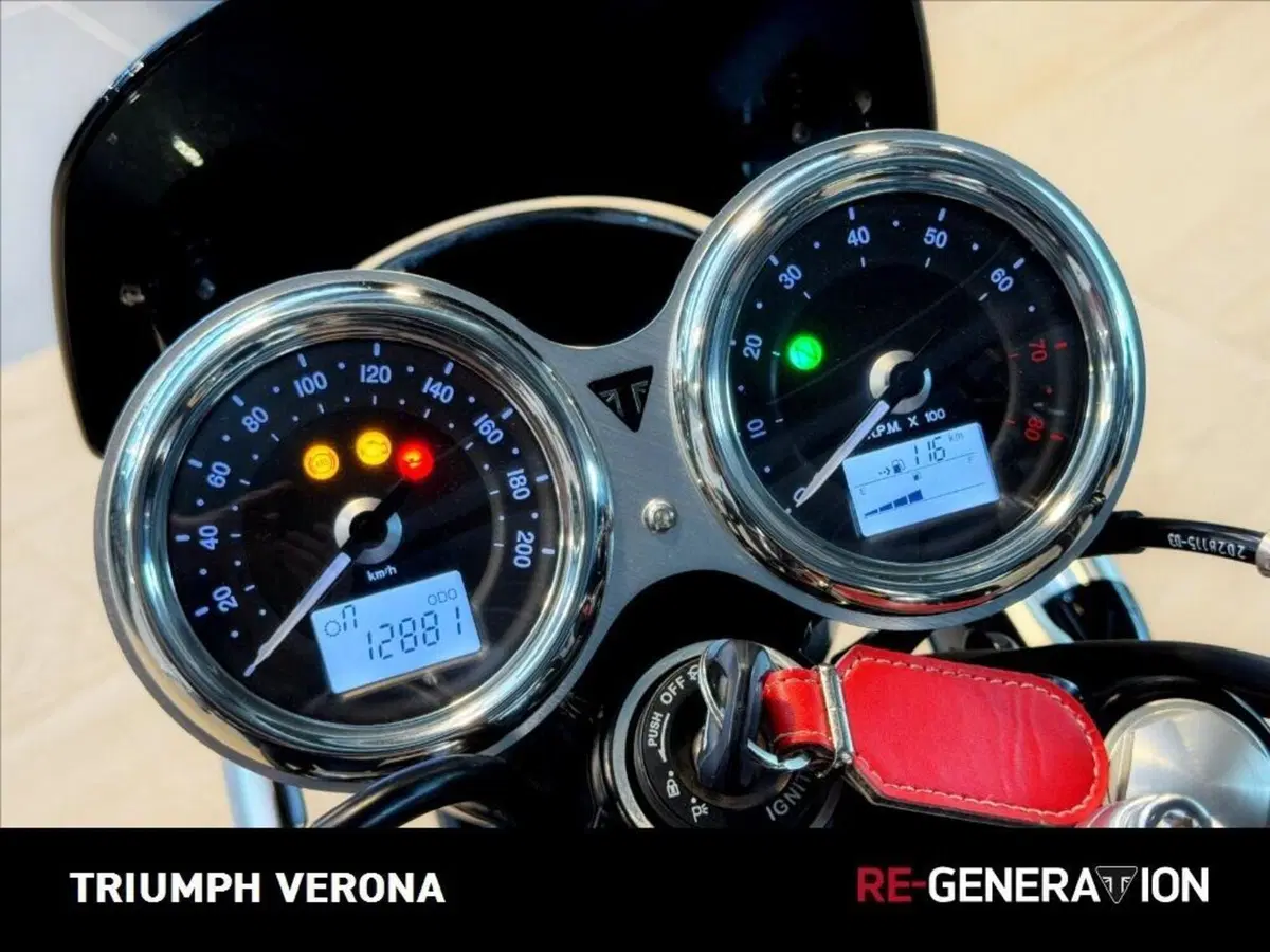 Triumph Street Twin 900 (2017 - 18) (9)