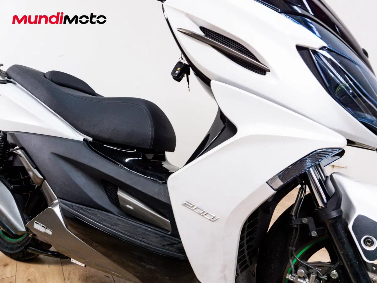 Kymco K-Xct 300i ABS (2012 - 17) (5)