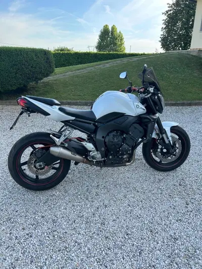 Yamaha FZ1 Fazer (2006 - 16) usata