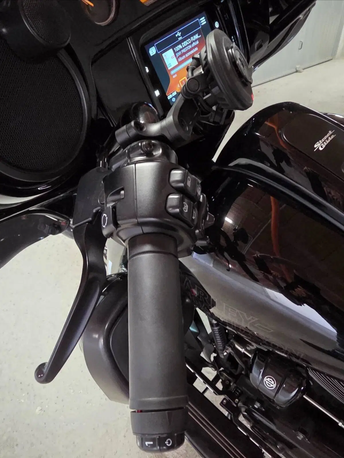 Harley-Davidson 117 Street Glide (2022) - FLHXSE (9)