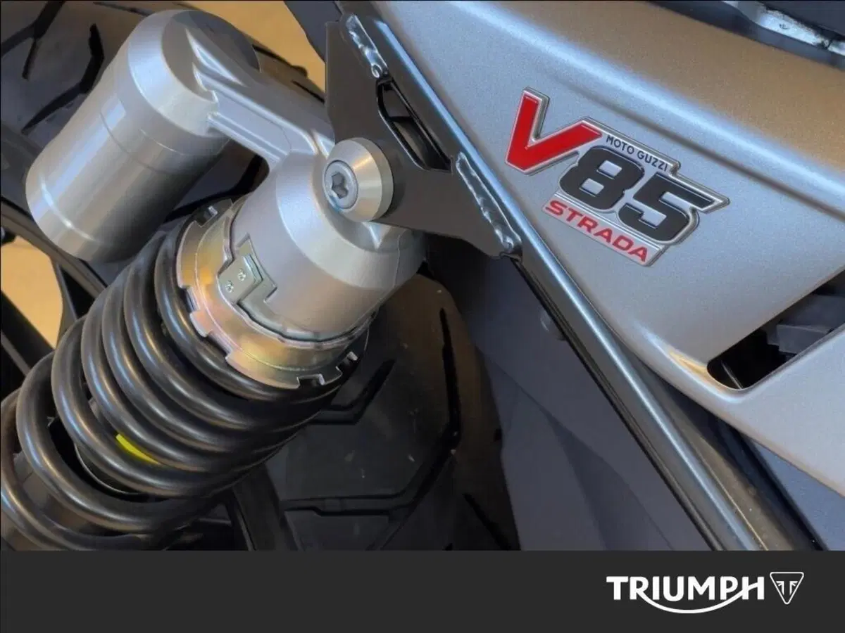 Moto Guzzi V85 Strada (2024 - 26) (6)