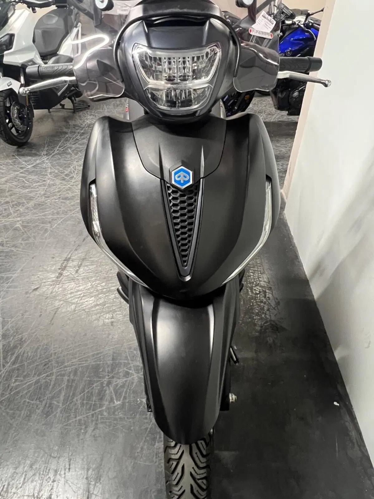 Vendo Piaggio Beverly 300 S ABS-ASR (2021 - 25) usata a Castellammare ...