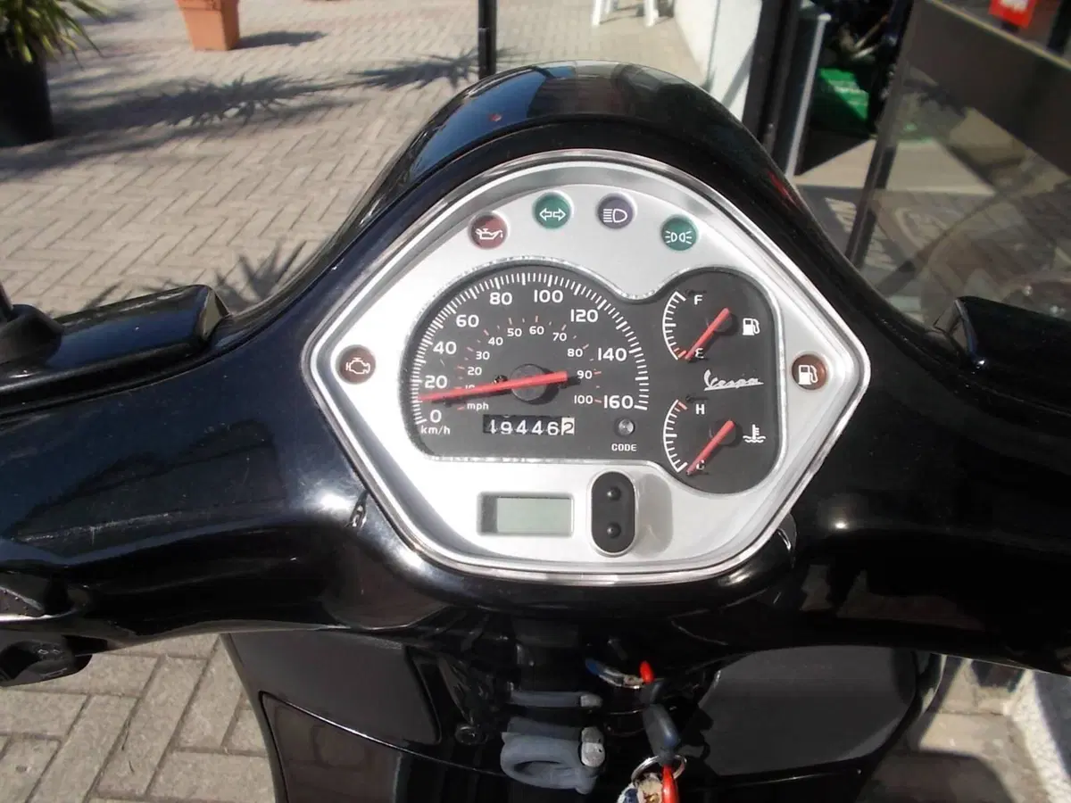Vespa GTS 300 Super (2008 - 16) (3)