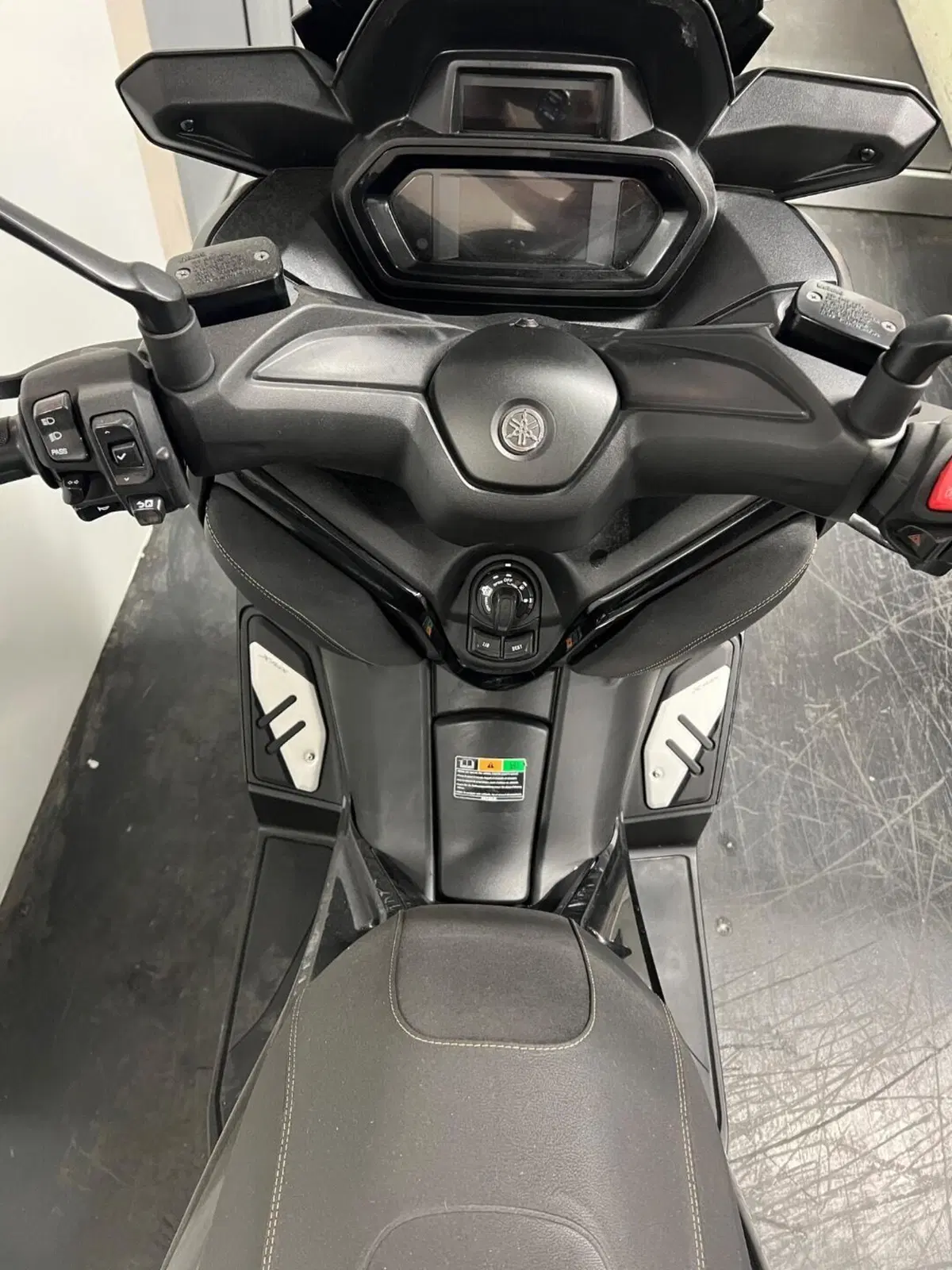 Yamaha X-Max 300 Tech Max (2021 - 24) (8)