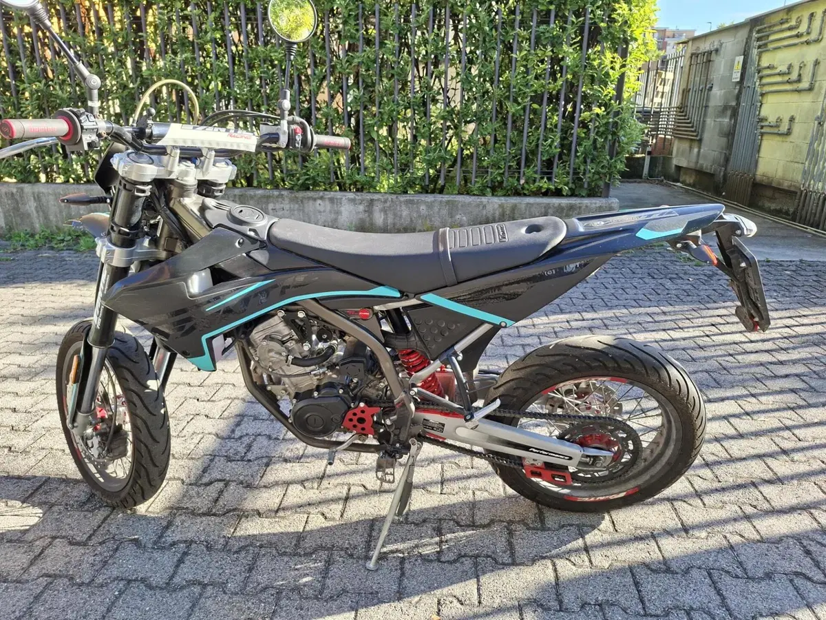 Fantic Motor Motard 125 Performance 4t (2020) (3)