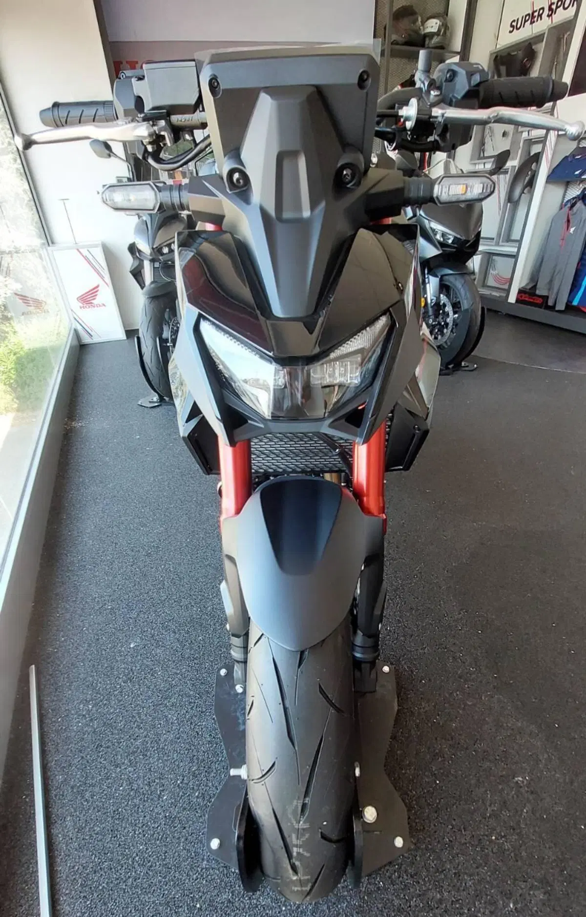 Honda CB 750 Hornet (2026) (4)