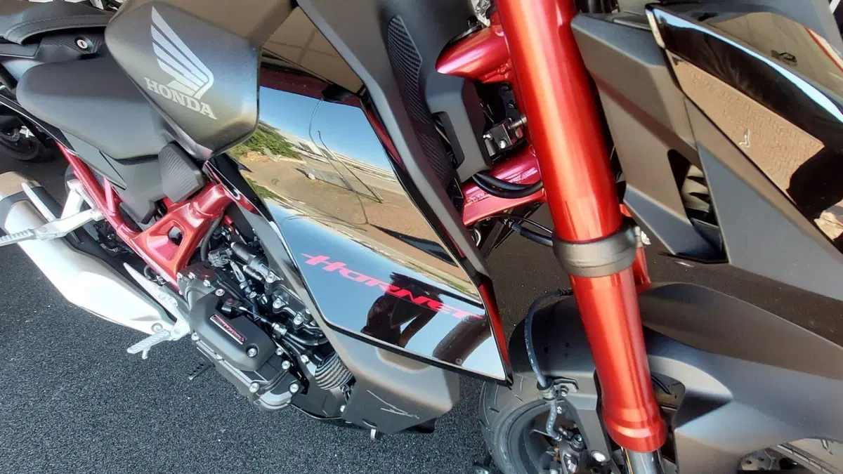 Honda CB 750 Hornet (2026) (5)