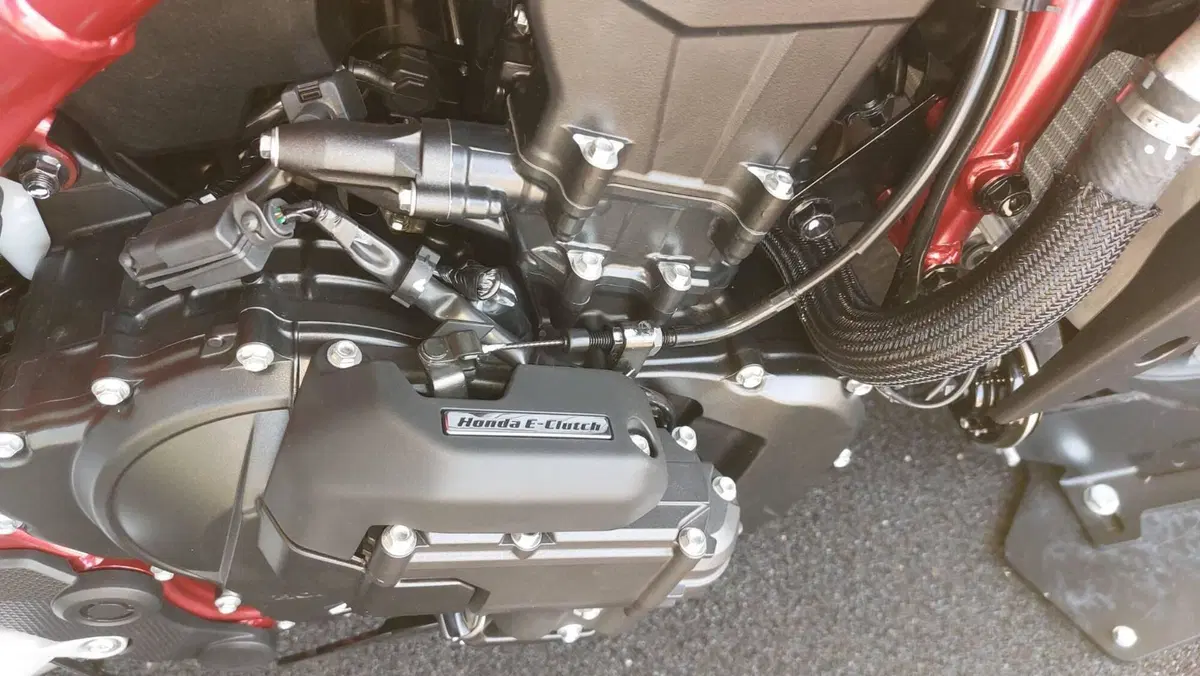Honda CB 750 Hornet (2026) (7)