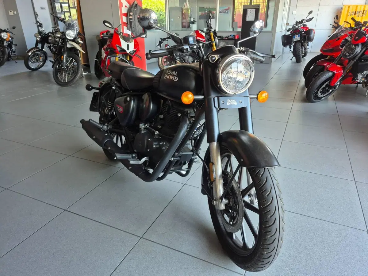 Royal Enfield Classic 350 (2021 - 26) (3)