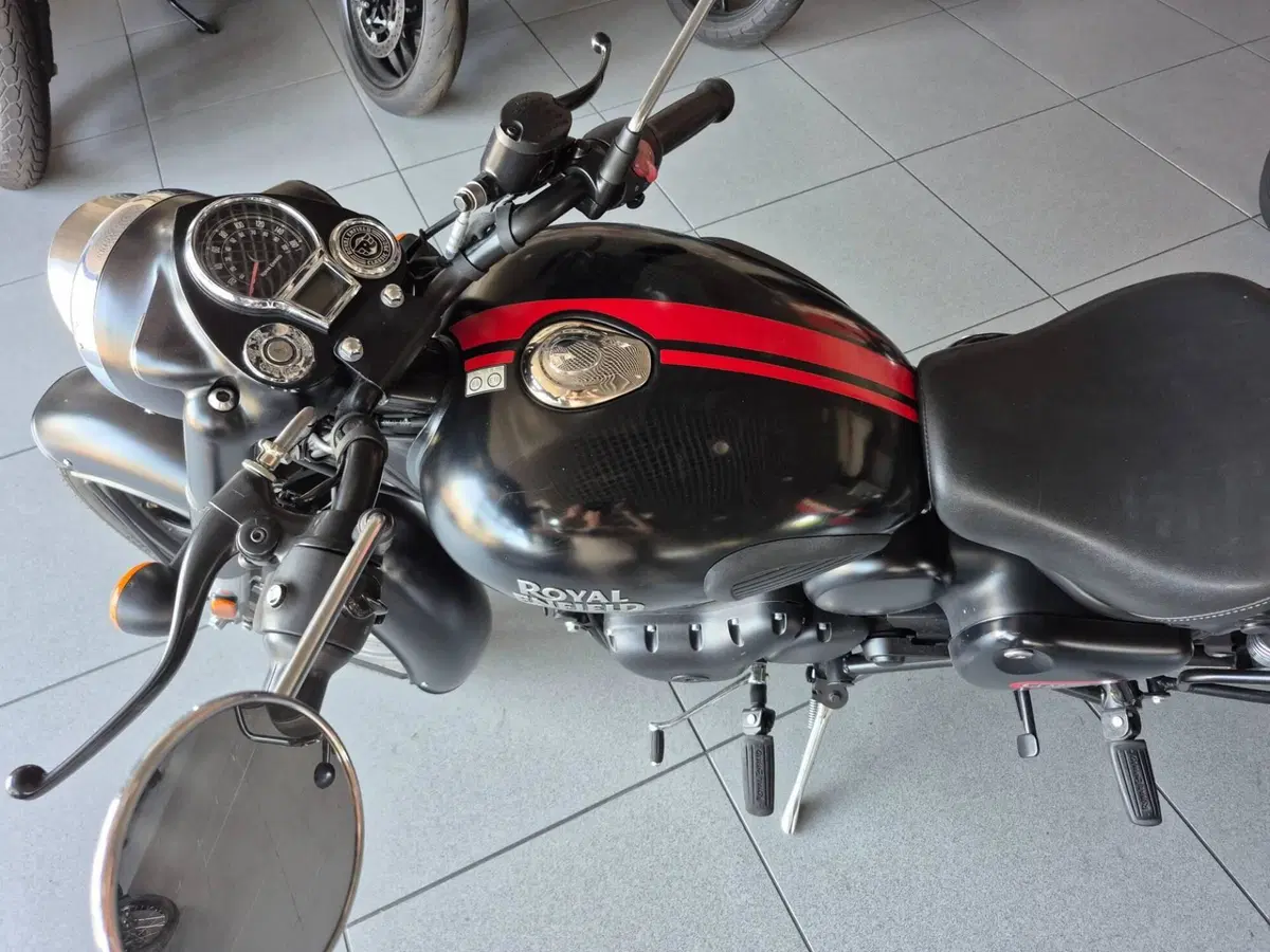 Royal Enfield Classic 350 (2021 - 26) (5)