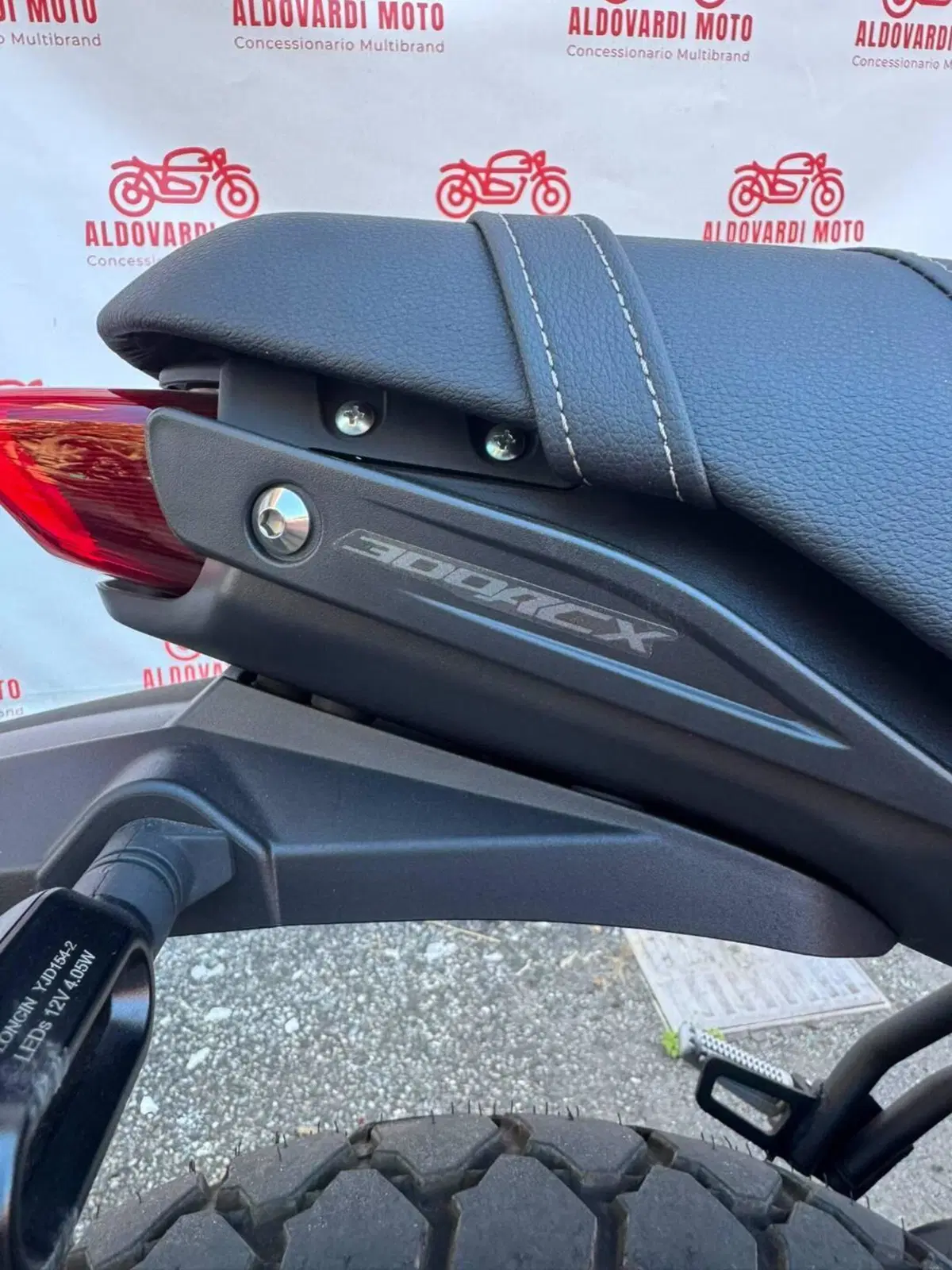 Voge Trofeo 300ACX Scrambler (2021 - 26) (8)