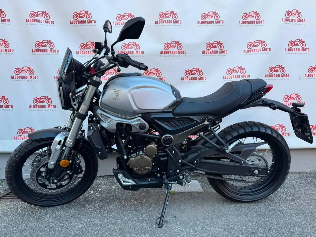 Voge Trofeo 300ACX Scrambler (2021 - 26) (2)