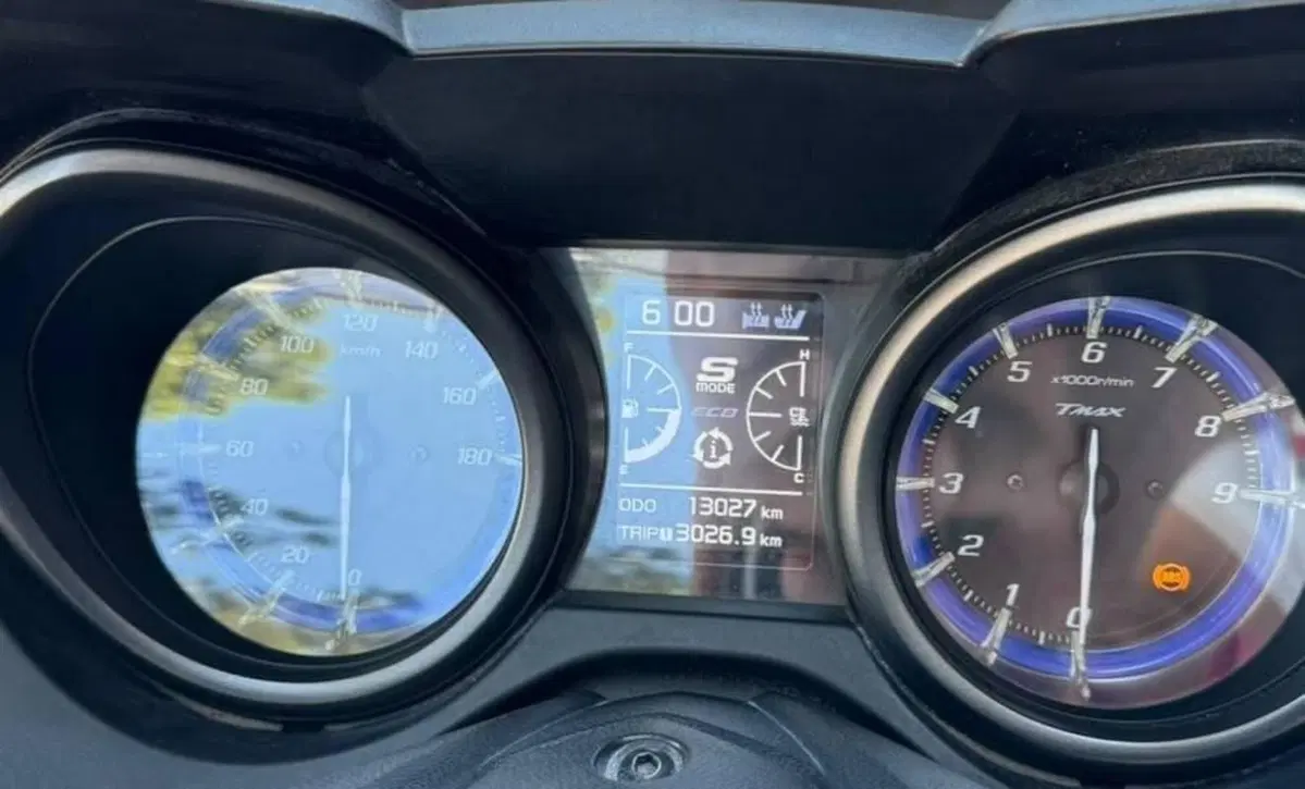Yamaha T-Max 560 Tech Max (2021) (4)