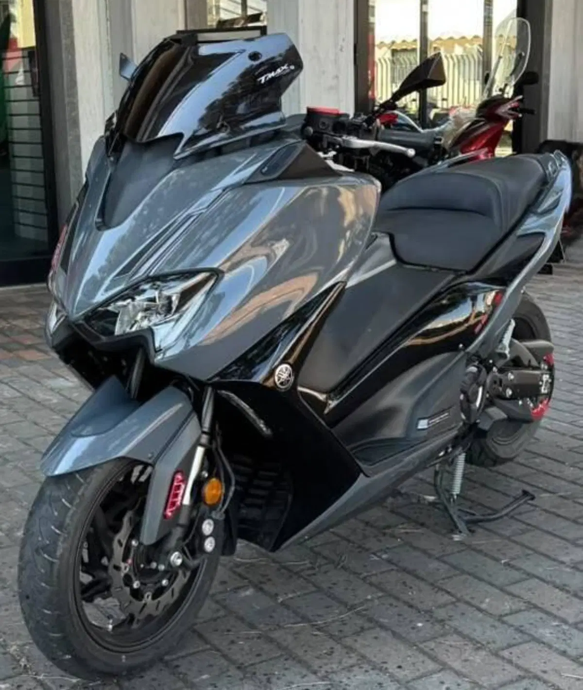 Yamaha T-Max 560 Tech Max (2021) (2)