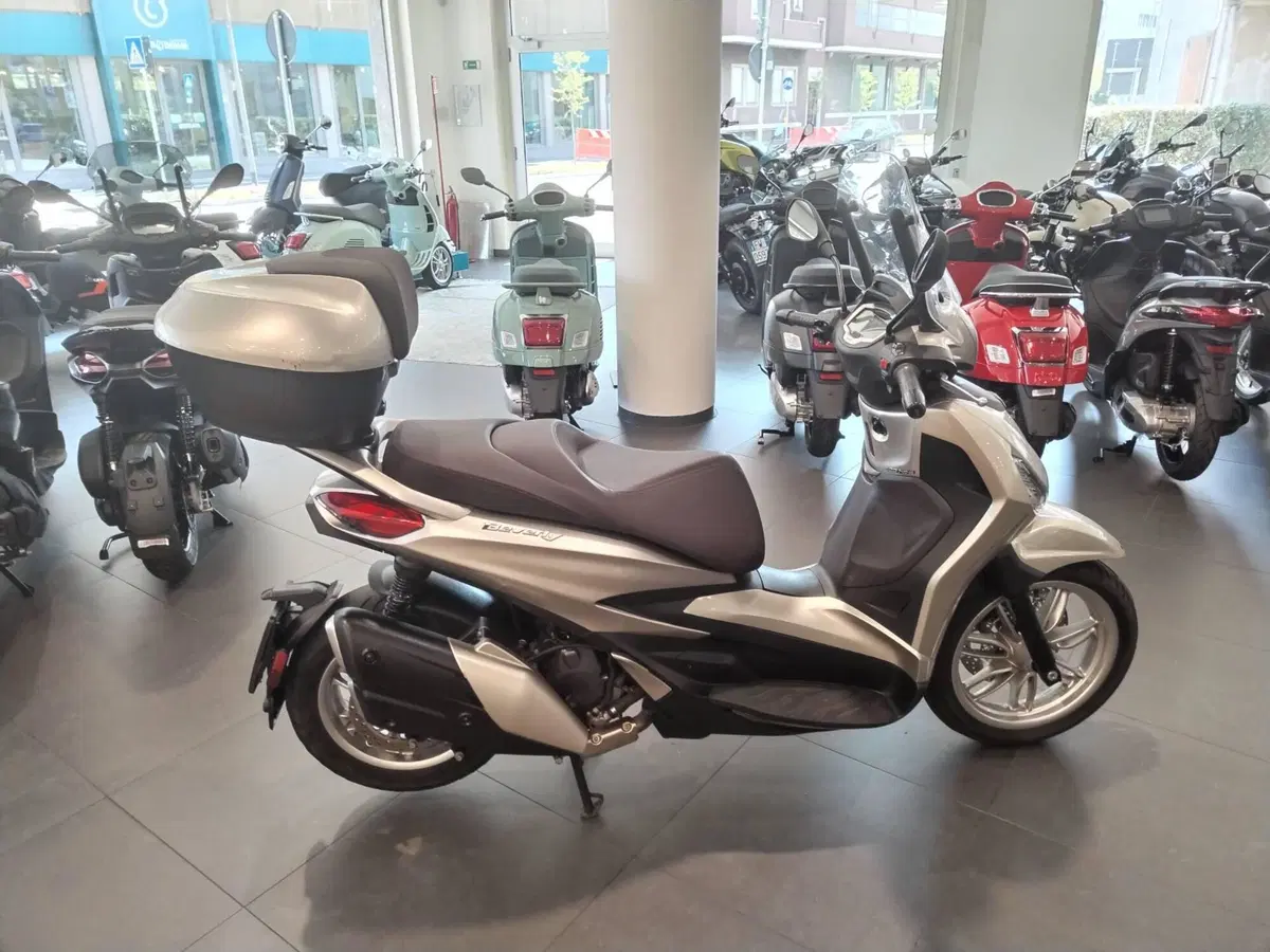 Piaggio Beverly 400 ABS-ASR (2021 - 24) (4)