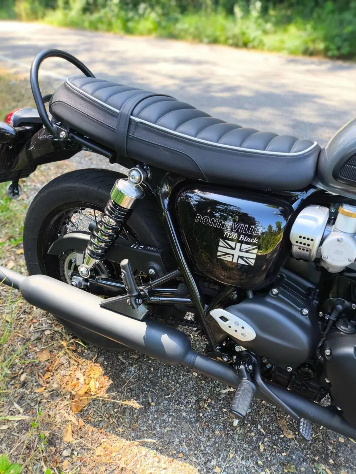Triumph Bonneville T120 Black (2021 - 25) (5)