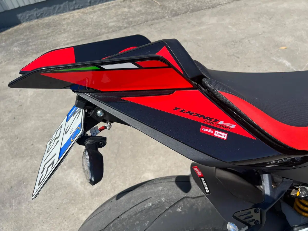 Aprilia Tuono V4 Factory (2025 - 26) (6)