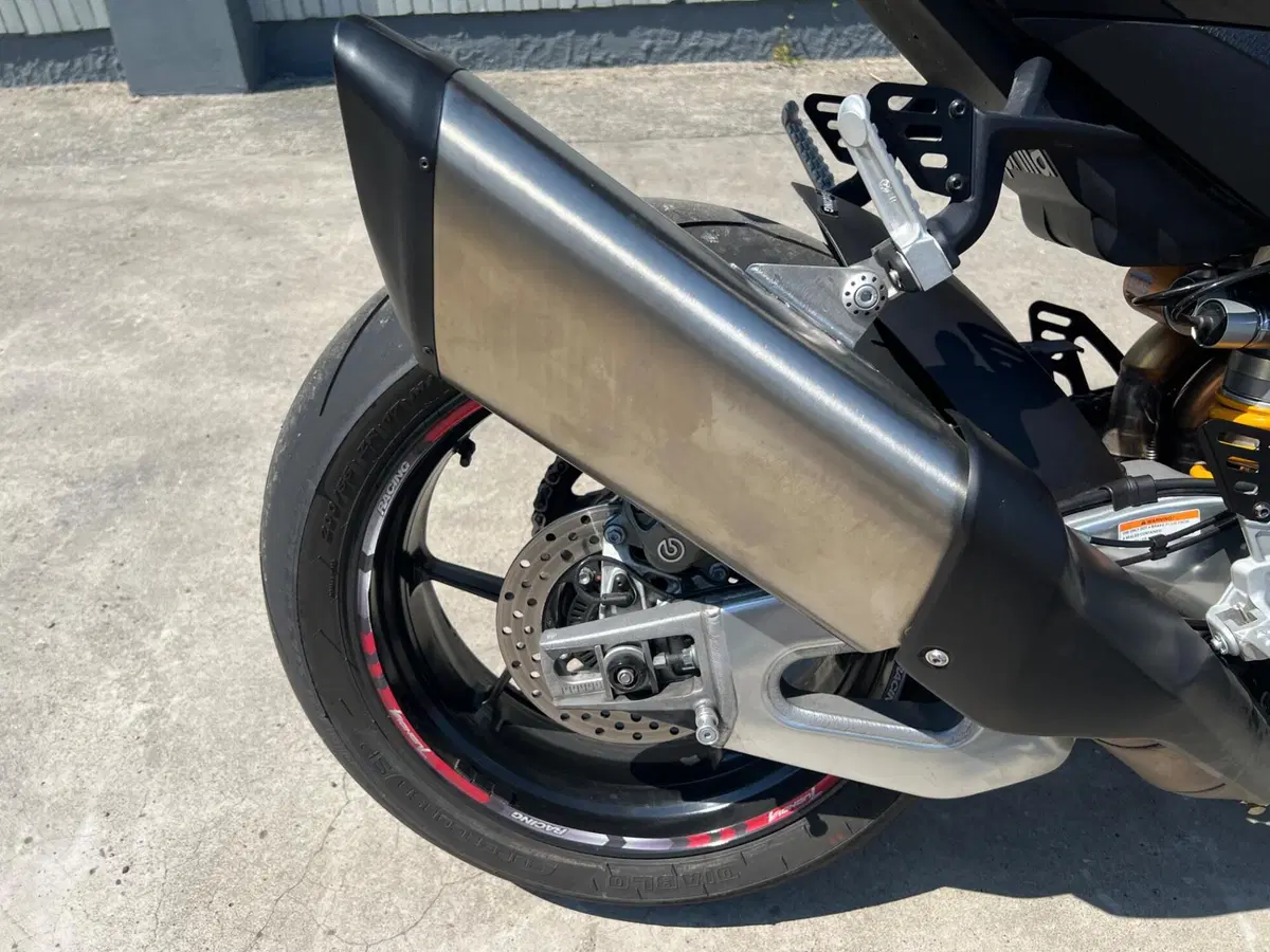 Aprilia Tuono V4 Factory (2025 - 26) (13)