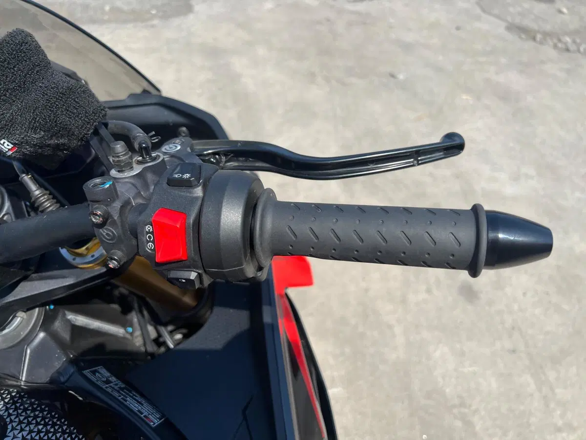 Aprilia Tuono V4 Factory (2025 - 26) (11)