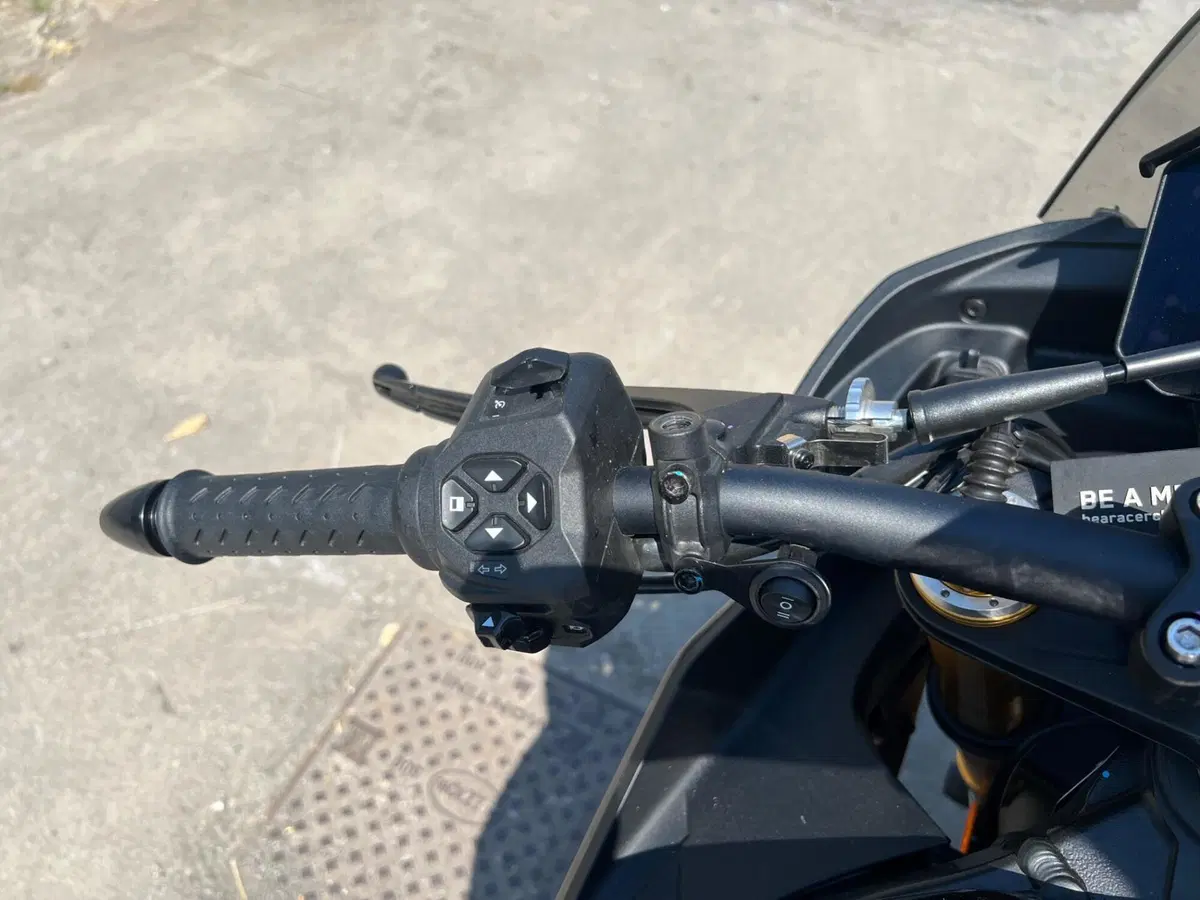 Aprilia Tuono V4 Factory (2025 - 26) (12)