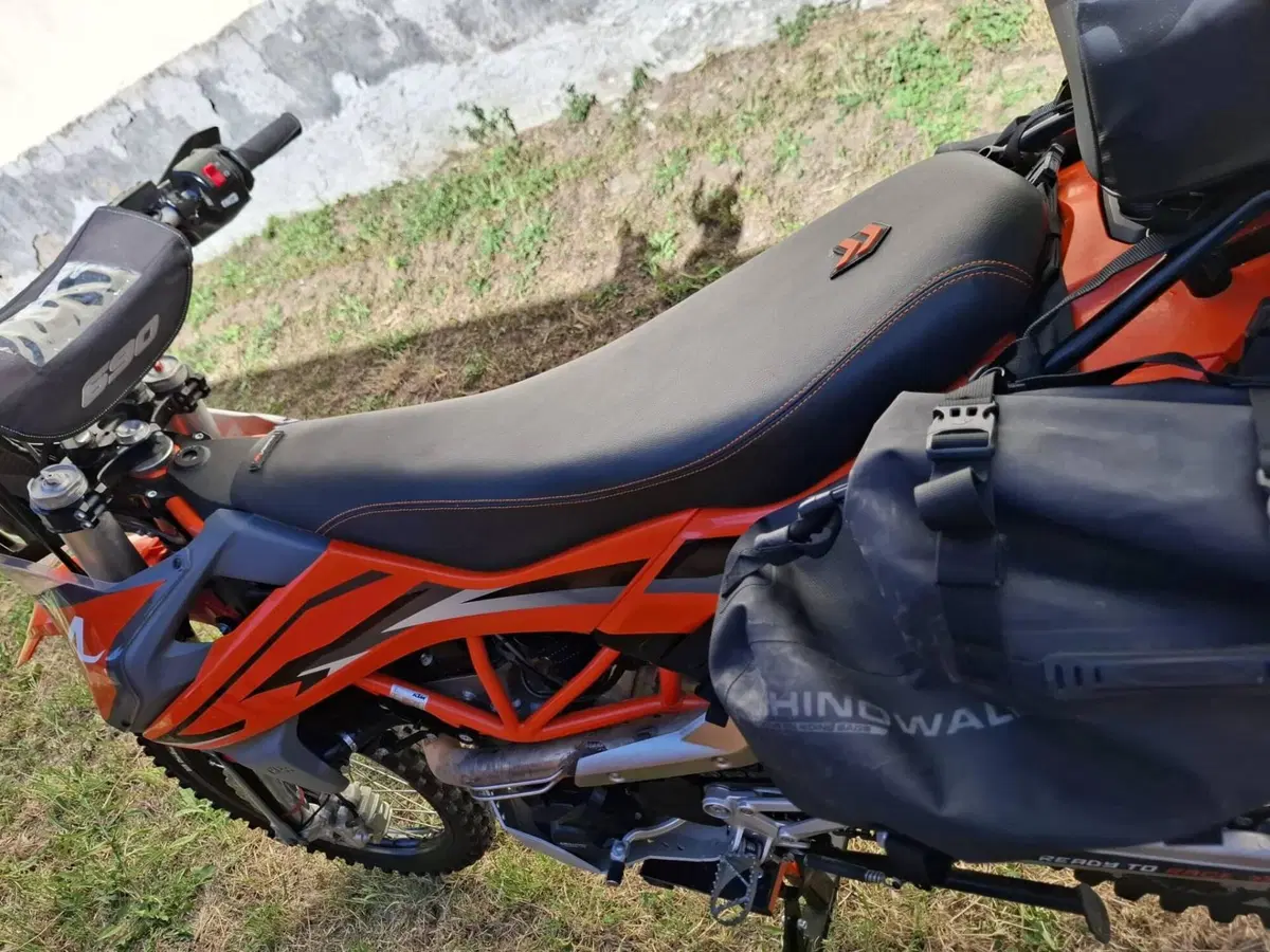 KTM 690 Enduro R (2022 - 25) (10)