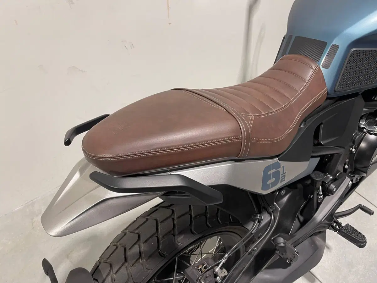 Moto Morini SEIEMMEZZO SCR (2022 - 26) (5)