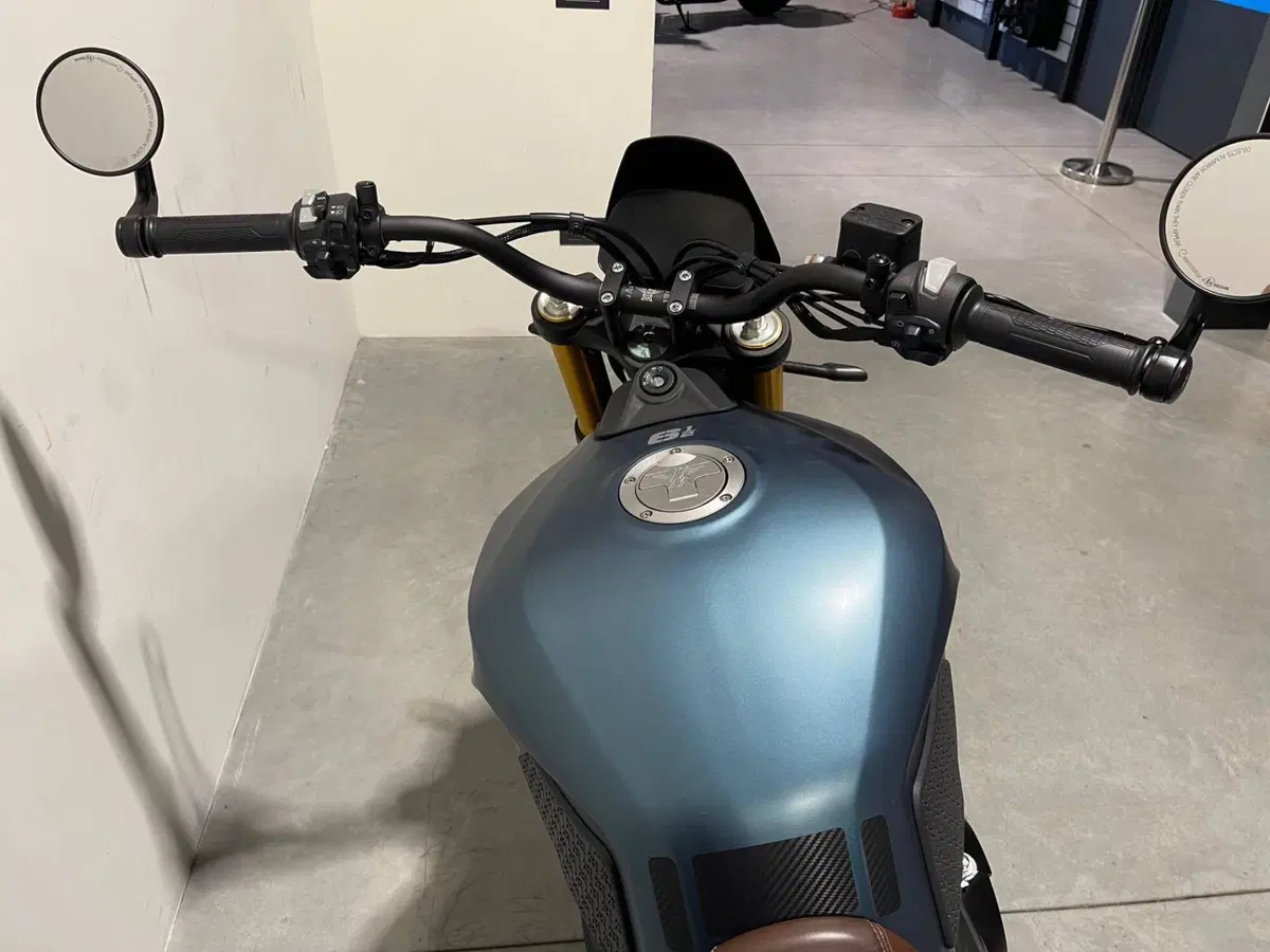 Moto Morini SEIEMMEZZO SCR (2022 - 26) (6)