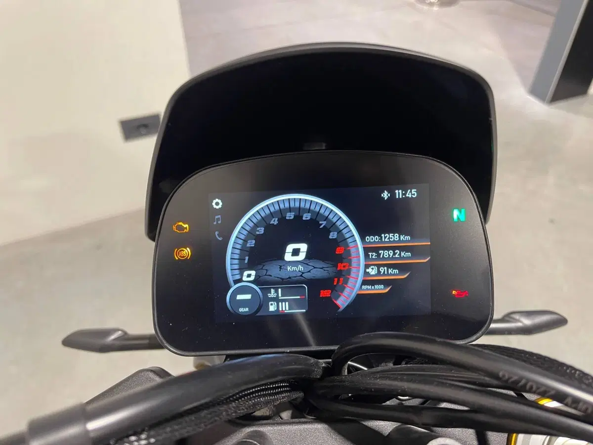 Moto Morini SEIEMMEZZO SCR (2022 - 26) (8)