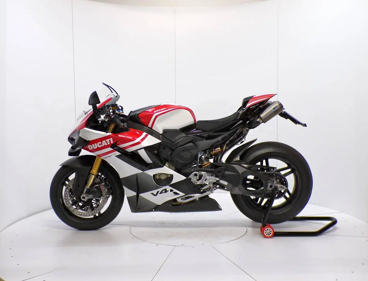 Ducati Panigale V4 Tricolore (2025 - 26) (4)