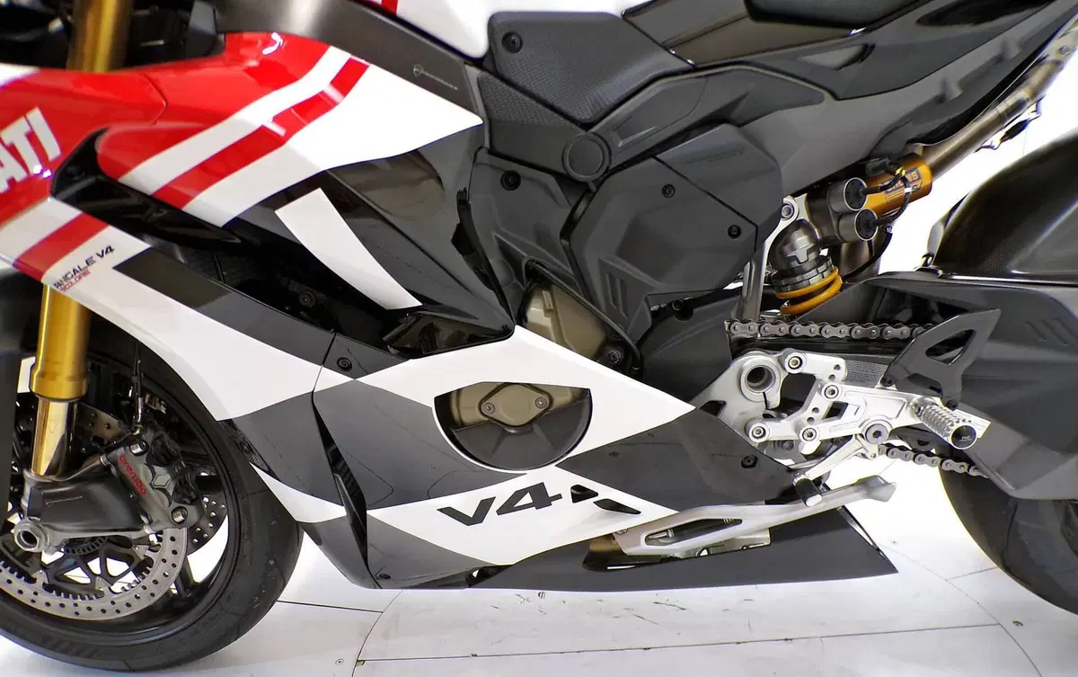 Ducati Panigale V4 Tricolore (2025 - 26) (8)