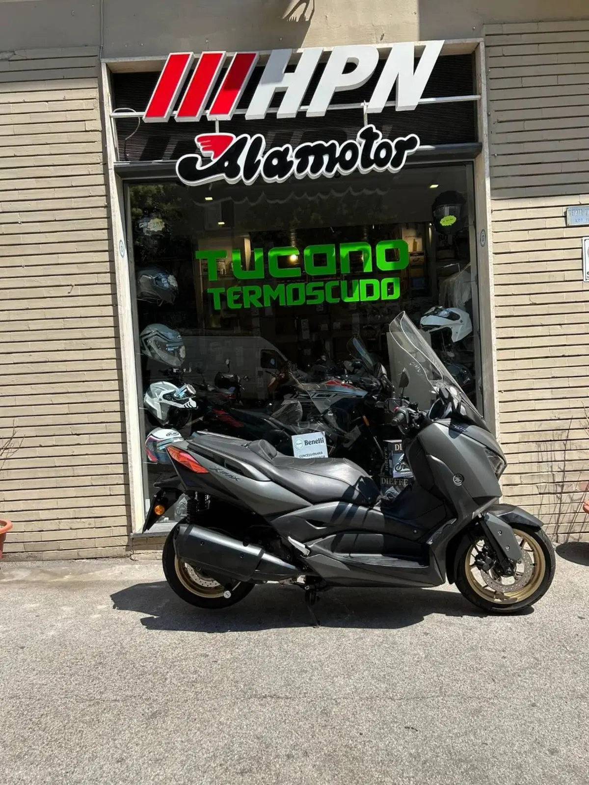 Yamaha X-Max 300 Tech Max (2020) (2)