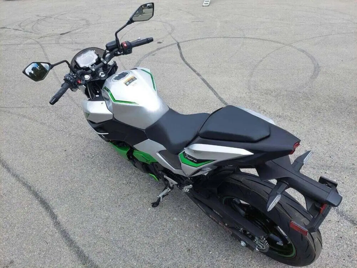 Kawasaki Z7 Hybrid (2024 - 26) (7)