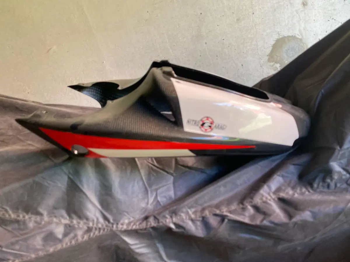 Aprilia Tuono 1000 R Factory (2004 - 05) (17)