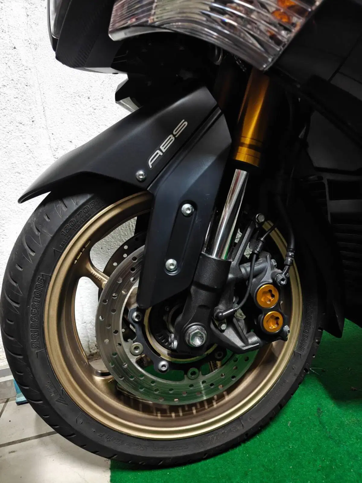 Yamaha T-Max 530 Iron Max ABS (2014 - 17) (3)